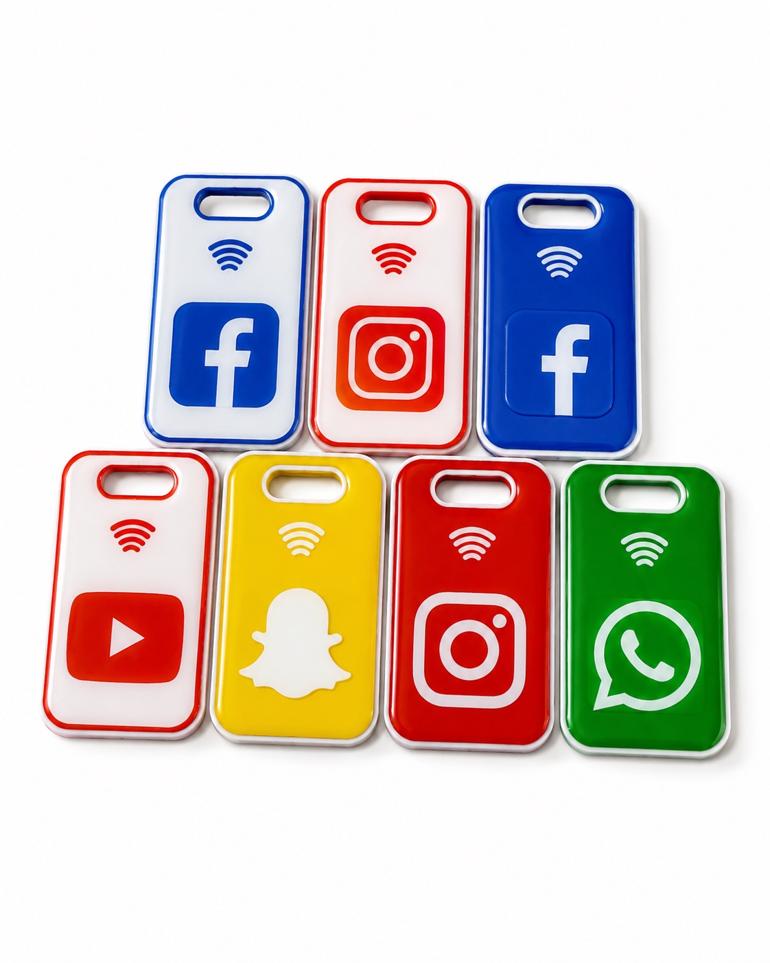 Smart3DStore NFC-Keychains in Weiß, Rot, Blau, Gelb und Grün mit Facebook-, Instagram-, YouTube-, Snapchat- und WhatsApp-Logos